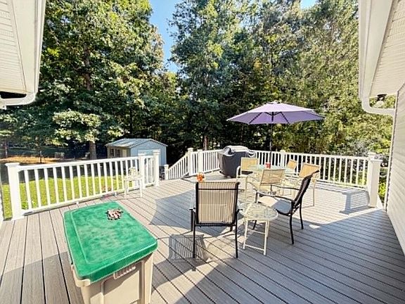 3rd image of 64 Pear Cir