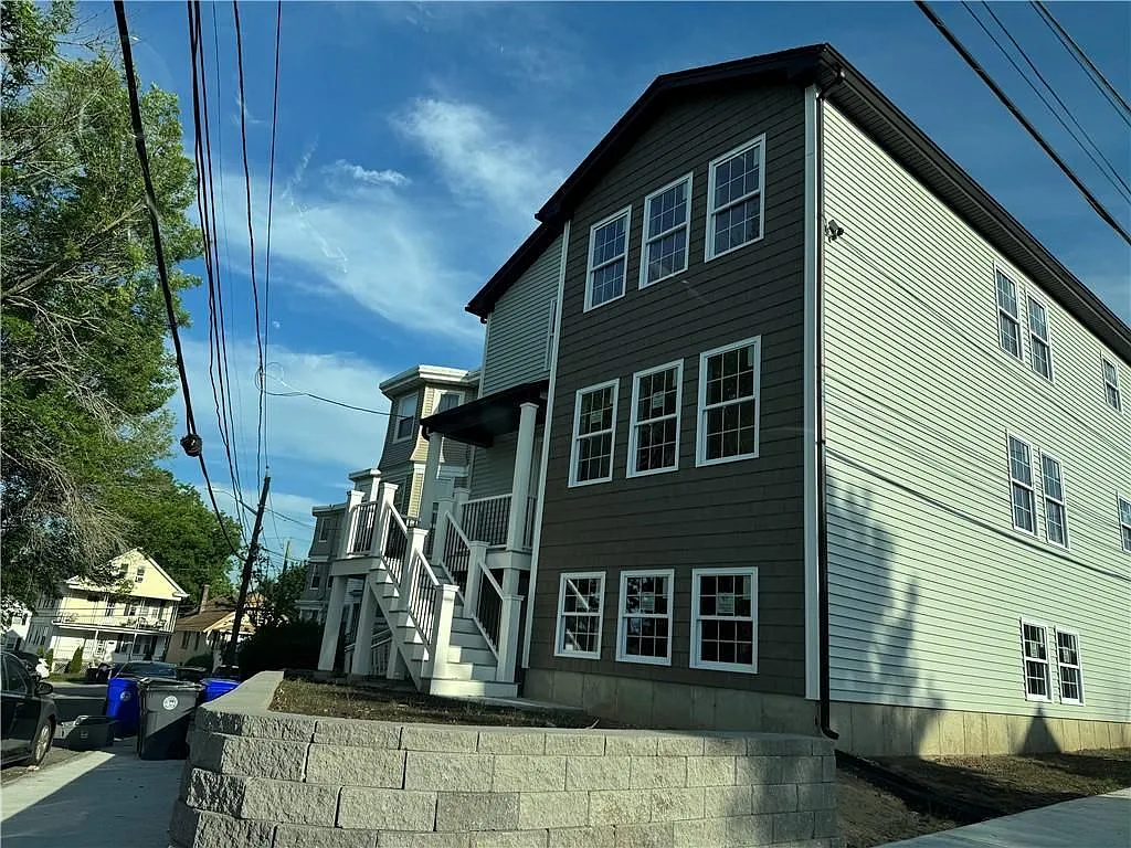 3 bed, 2.0 bath, 1419 sqft, $3,500 — Photo 1