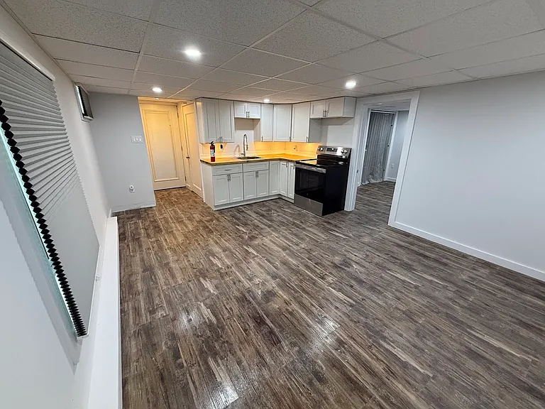 12A Locust Pl #A — Photo 3