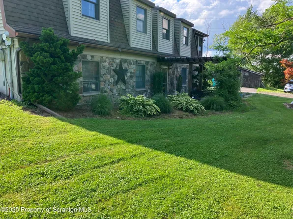 362 Justus Blvd, Olyphant, PA 18447
