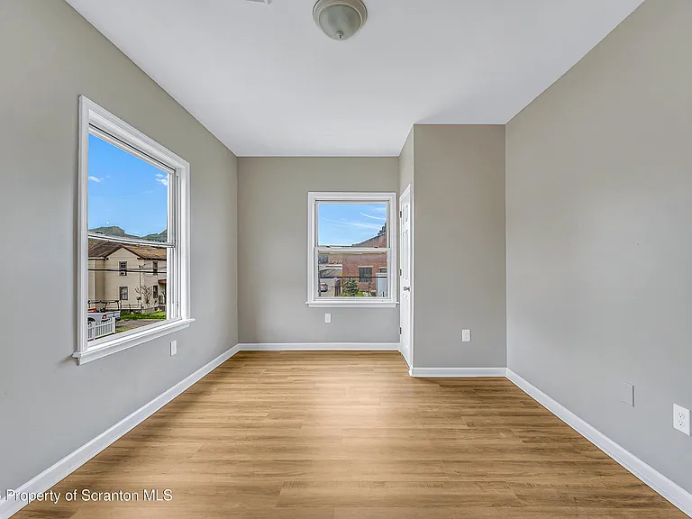 114 E Market St #4 — Photo 17