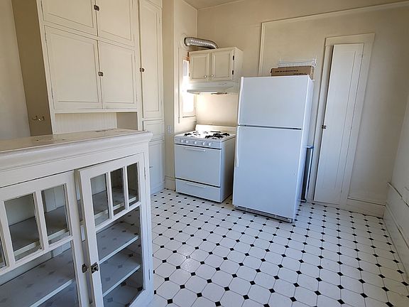 4th image of 1126 Stanyan St APT 4