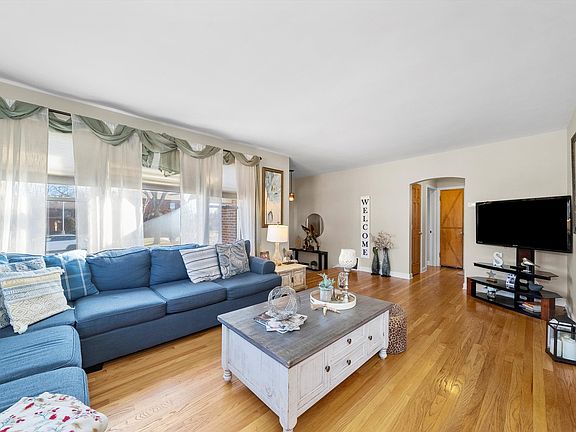 4th image of 1408 Newcastle Ave