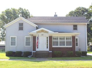 201 N Station St, Altona, IL 61414