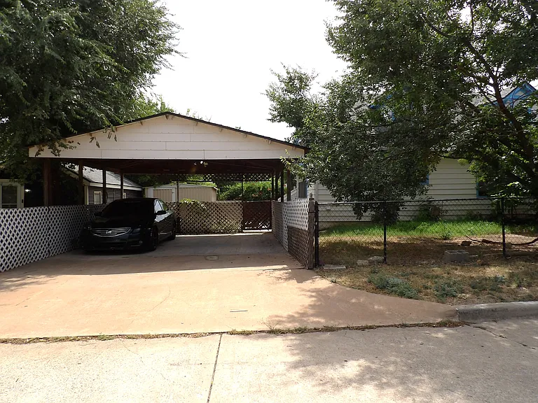 1515 NW Arlington Ave — Photo 2
