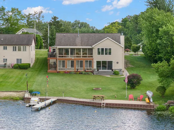 13798 Grandpoint Dr, Cement City, MI 49233