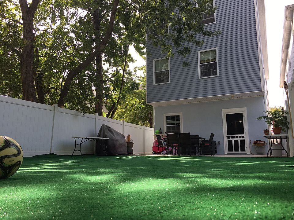 2nd image of 829 Rebecca Pl