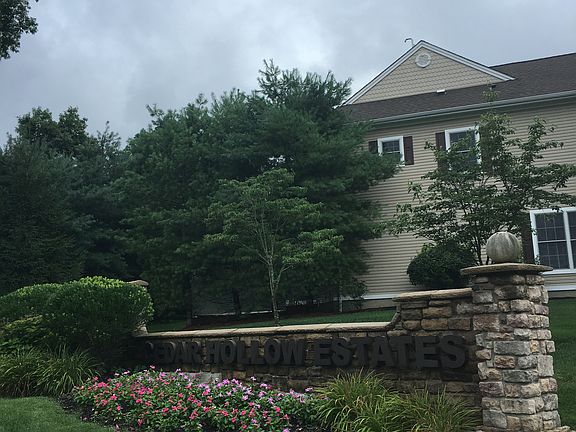 Private road entry landscape