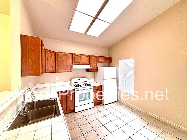 10850 Villa St — Photo 10