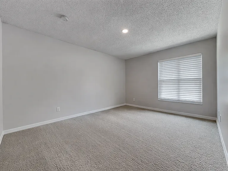372 Jefferson Dr — Photo 5