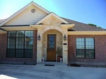 1st image of 626 Oak Hollow Dr