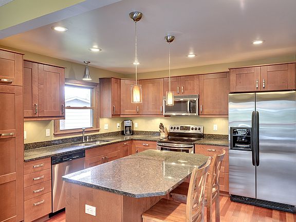3rd image of 10517 Kell Ave S