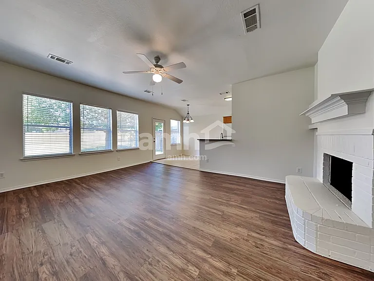 223 Lake Texoma Dr — Photo 5