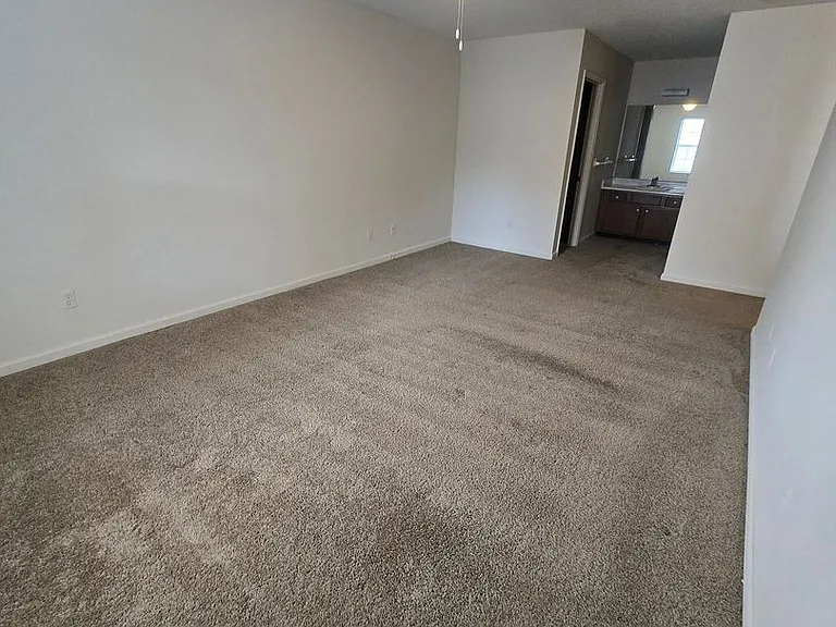 Tusculum Square Apartments and Townhomes — Photo 32