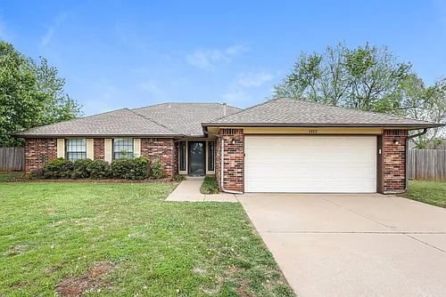 1112 Briar Bend Trl Photo 1