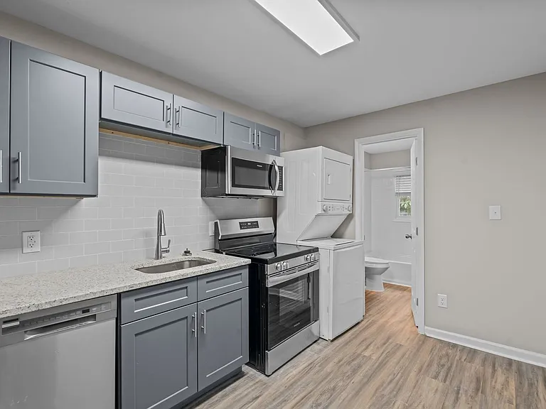 1302 E King St — Photo 34