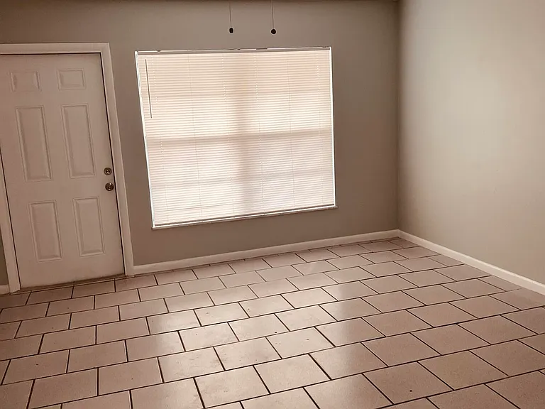 805 Revels Ln #805 — Photo 2