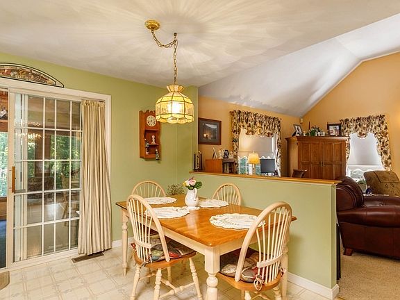 4th image of 26 Cushing Ln