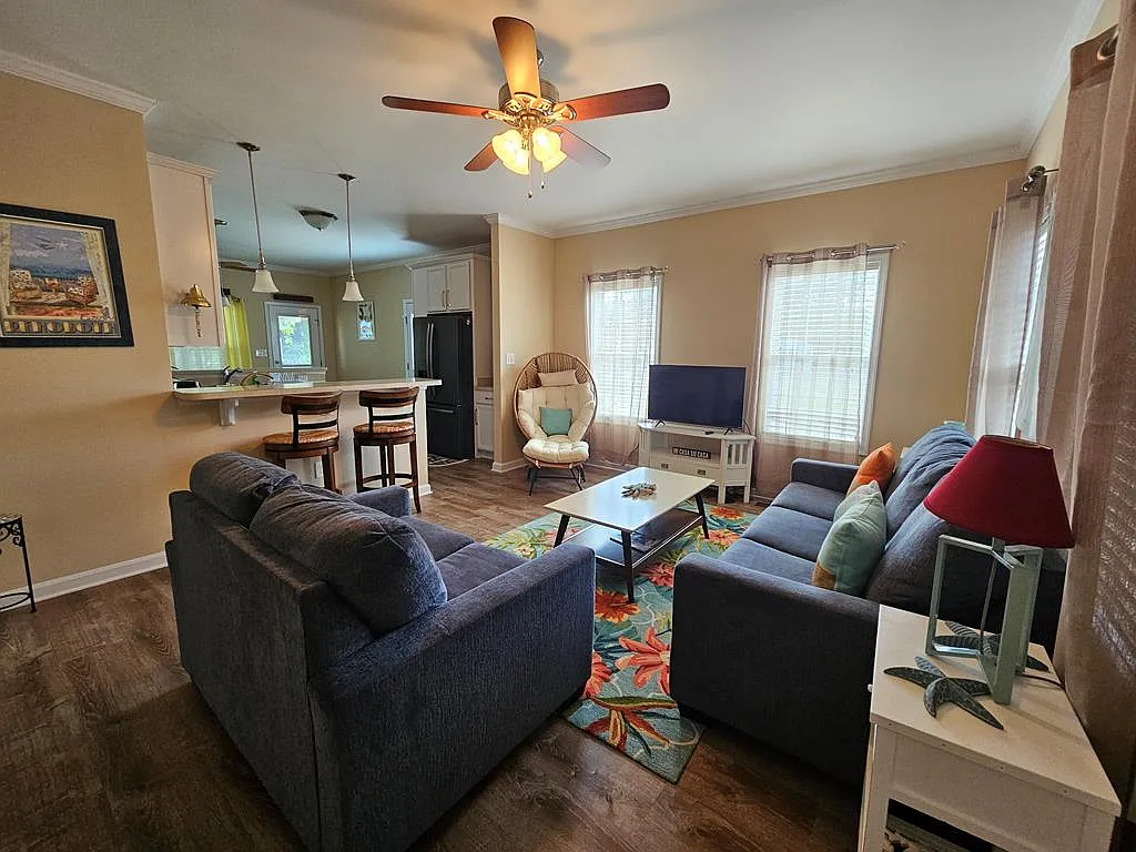 2 bed, 2.0 bath, 1026 sqft, $2,400 — Photo 3