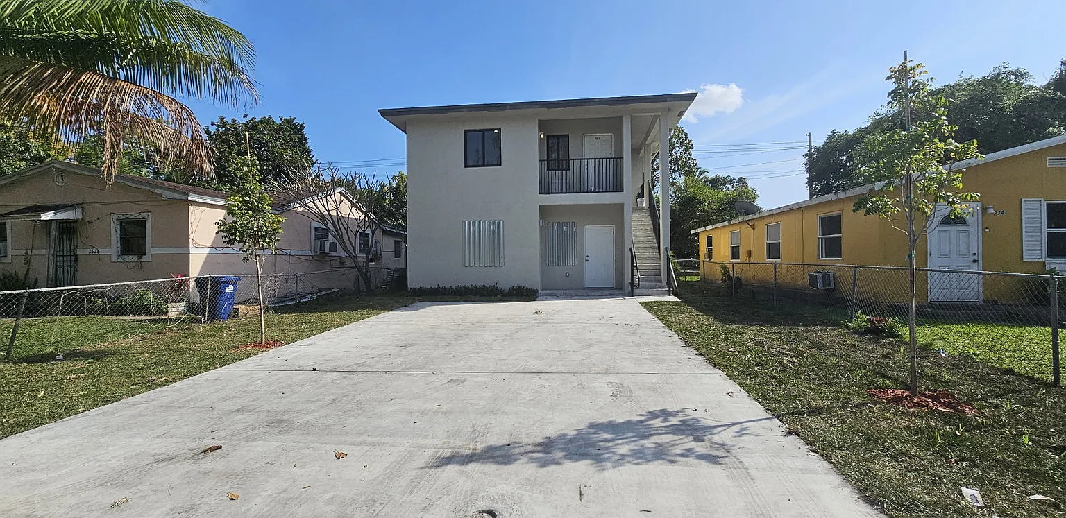 5 bed, 2.0 bath, 1800 sqft, $3,700 — Photo 2