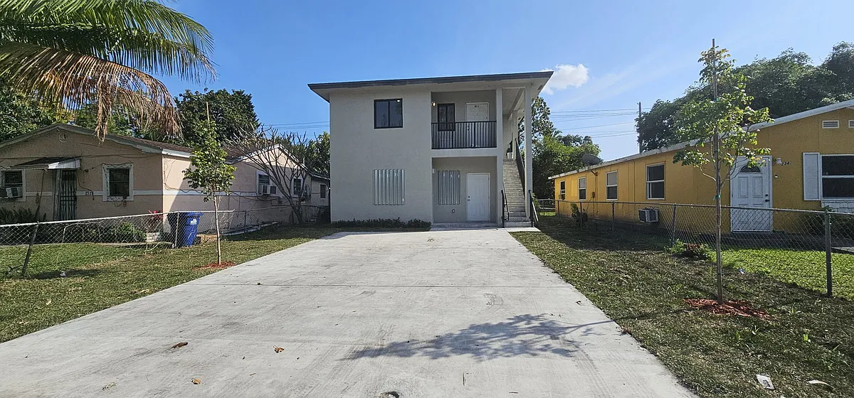Building Photo - 6986 NW 21st Ave #6900