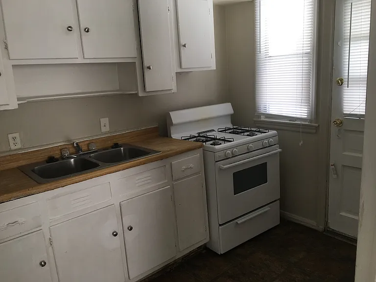 368 Roosevelt Ave #6-7 — Photo 2