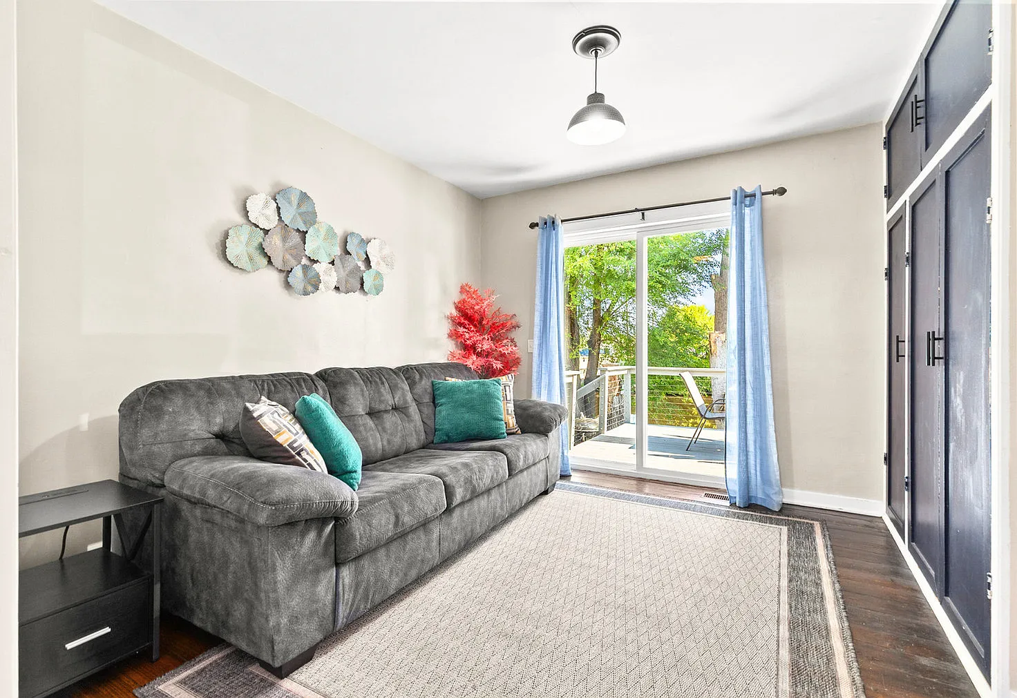 6 bed, 3.0 bath, 2497 sqft, $6,919 — Photo 3