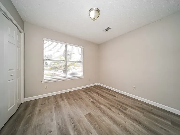204 Adam Cir — Photo 11
