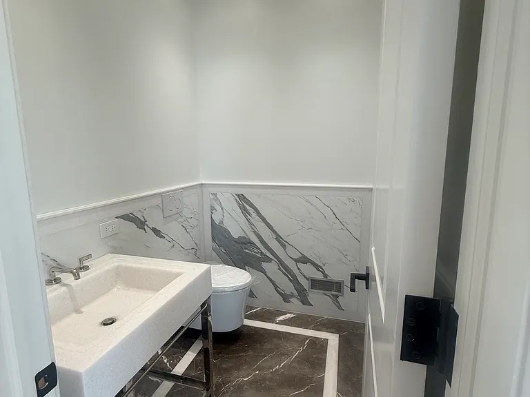 15 Aqueduct Ave #1 — Photo 2