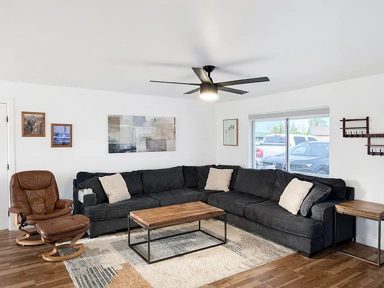 724 N Pine St — Photo 5