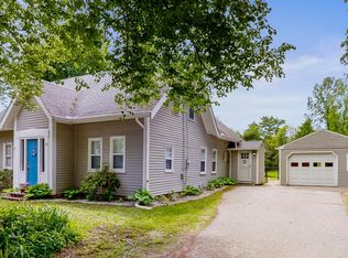 32 Main St, Raymond, ME 04071
