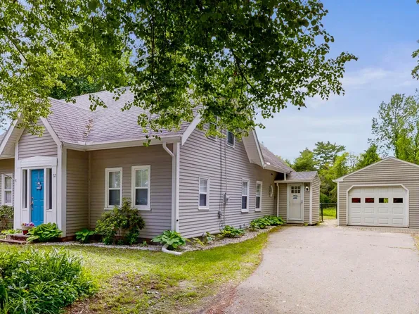 32 Main Street, Raymond, ME 04071