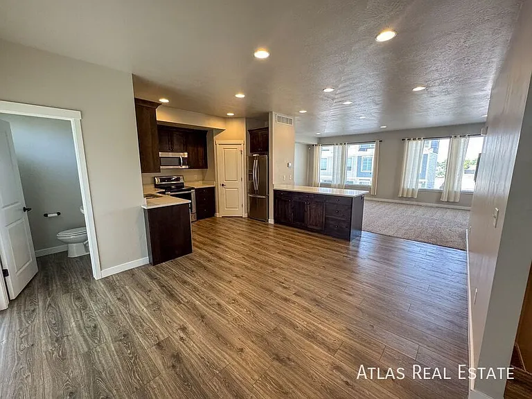 2530 N Knights Ln — Photo 22
