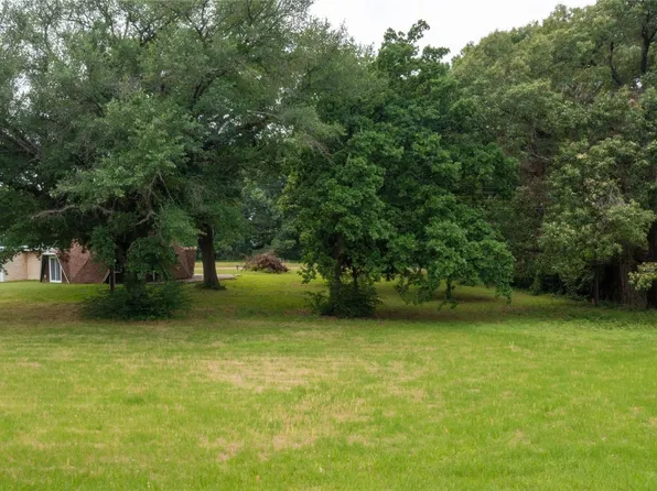 109 Crestwood Dr, Mabank, TX 75156