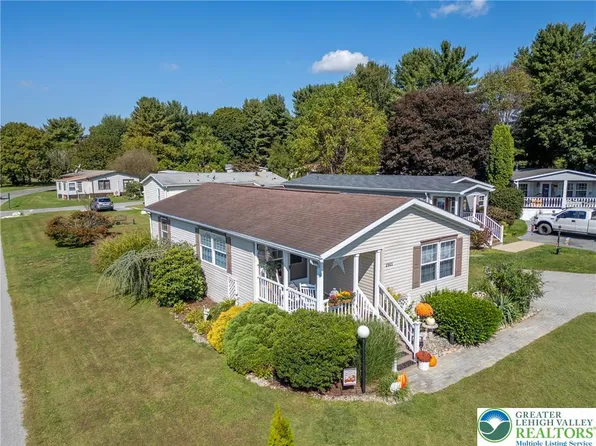 8902 Breinig Run Cir, Breinigsville, PA 18031