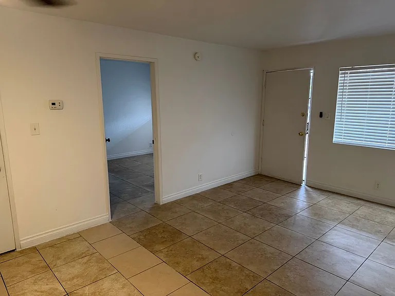 3720 Royal Crest St #5 — Photo 5