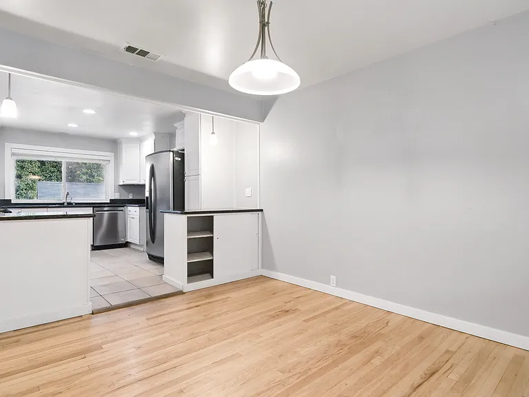 1385 Martin Ln — Photo 11