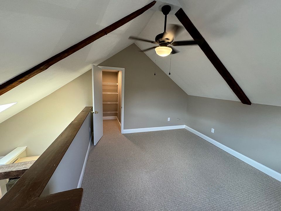 up stairs loft with closet