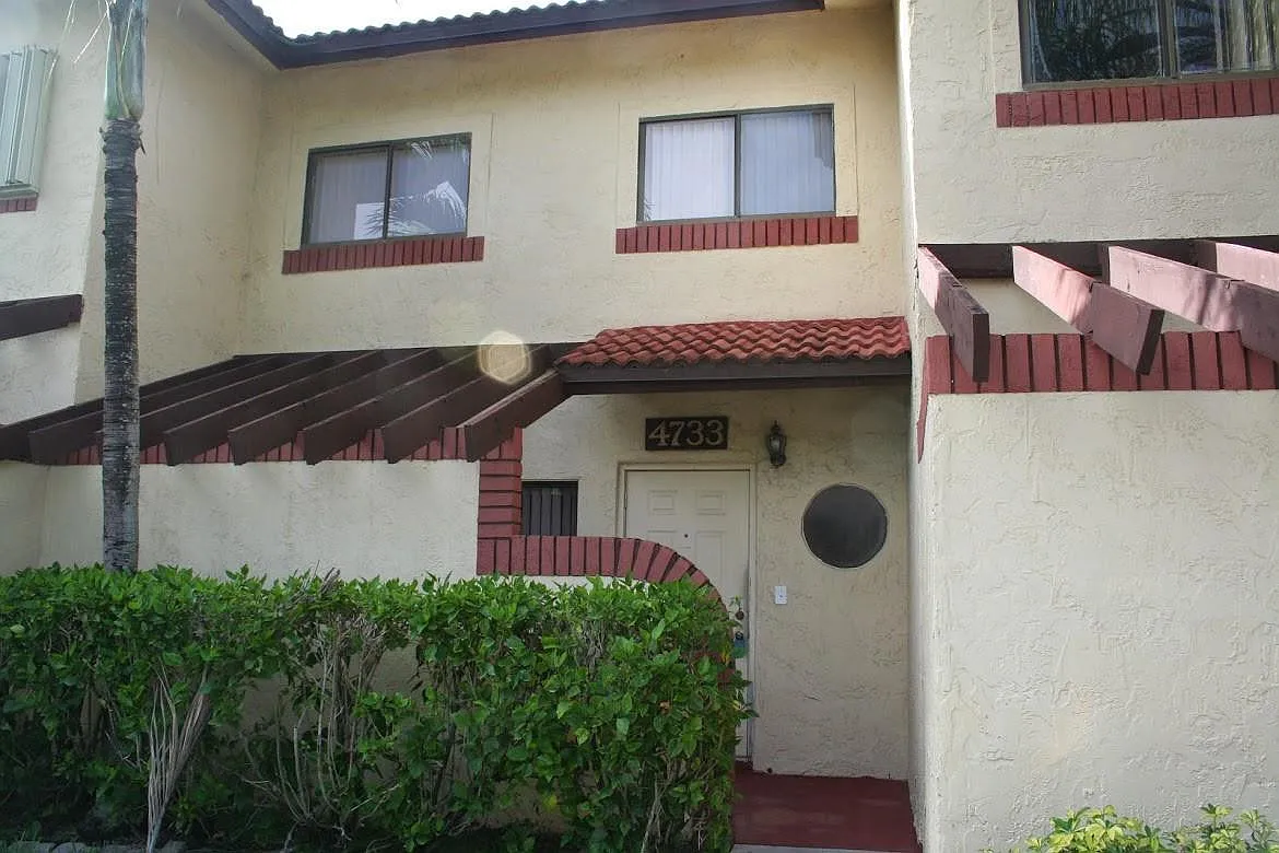 3 bed, 2.0 bath, 1512 sqft, $2,600 — Photo 1