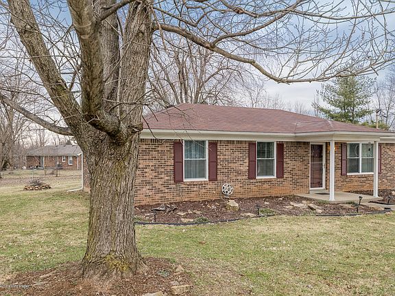 2nd image of 124 Teakwood Cir