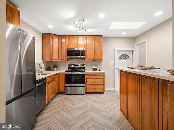 4th image of 7608 Sweetbriar Dr