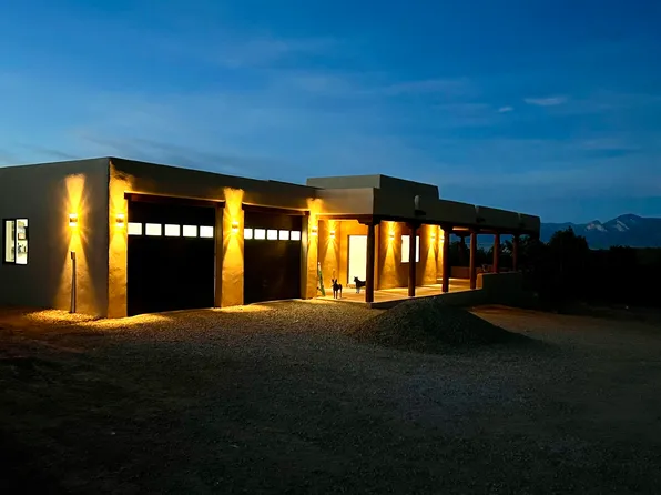 7 Daniels Rd, Ranchos De Taos, NM 87557
