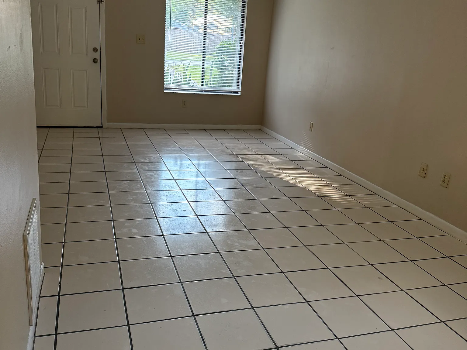 2 bed, 892 sqft, $1,325 — Photo 4