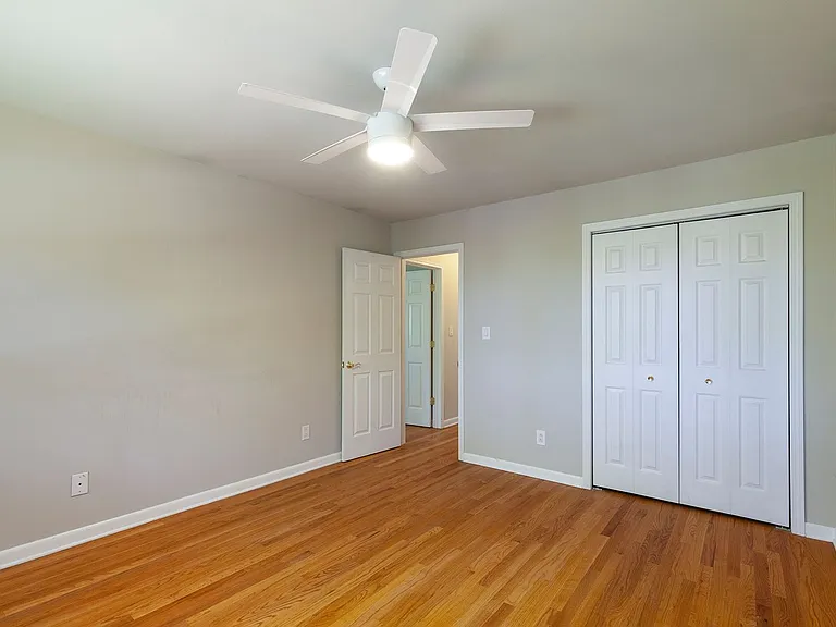 3741 Fox Glen Ct NE — Photo 8