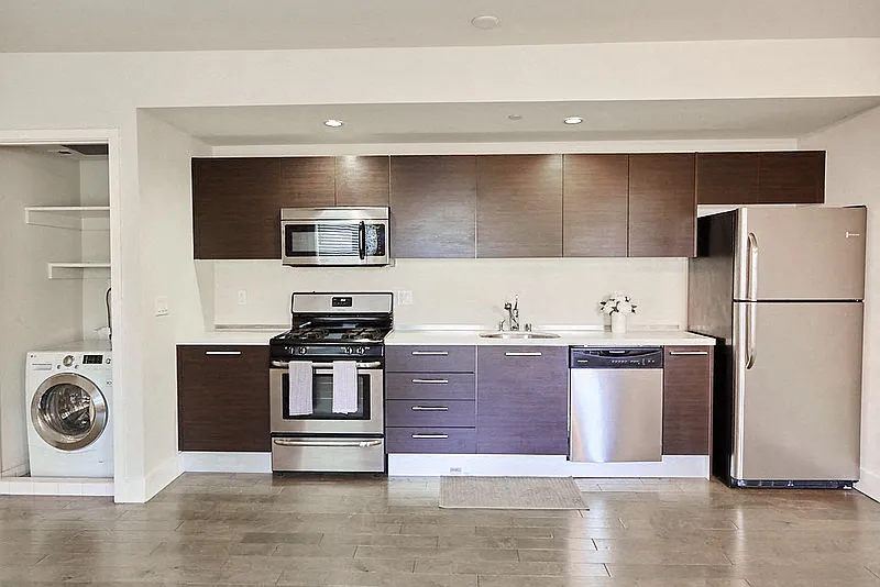 Brownstone Lofts — Photo 1
