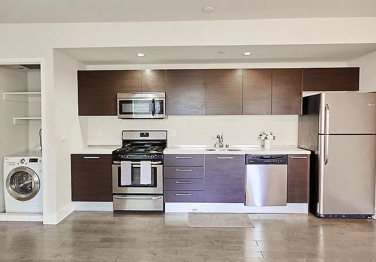 Brownstone Lofts — Photo 1