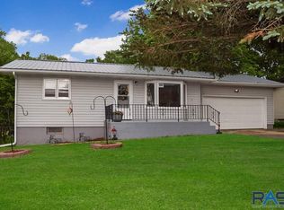 310 N Elmwood St, Viborg, SD 57070