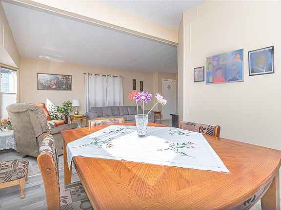 5th image of 2847 Sooke Lake Rd #49