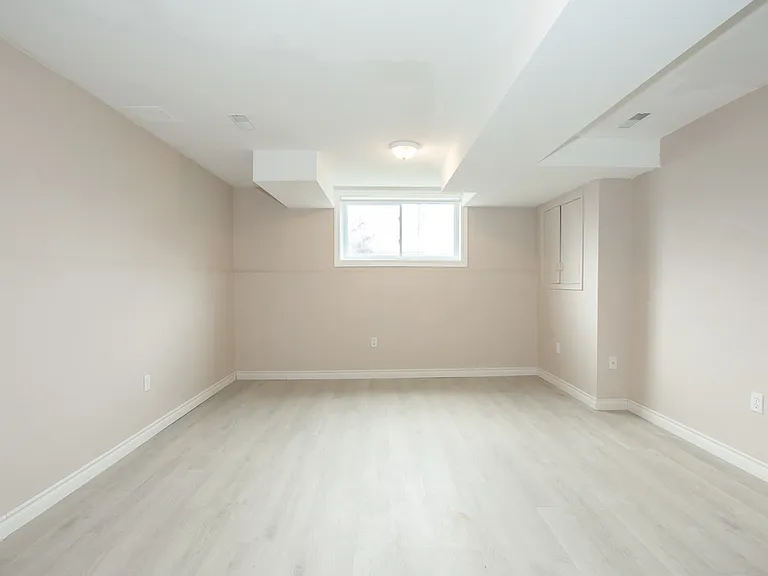 55 Marshall Ave — Photo 2