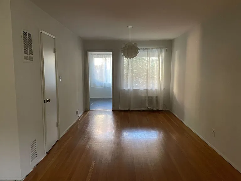 295 W California Blvd — Photo 10